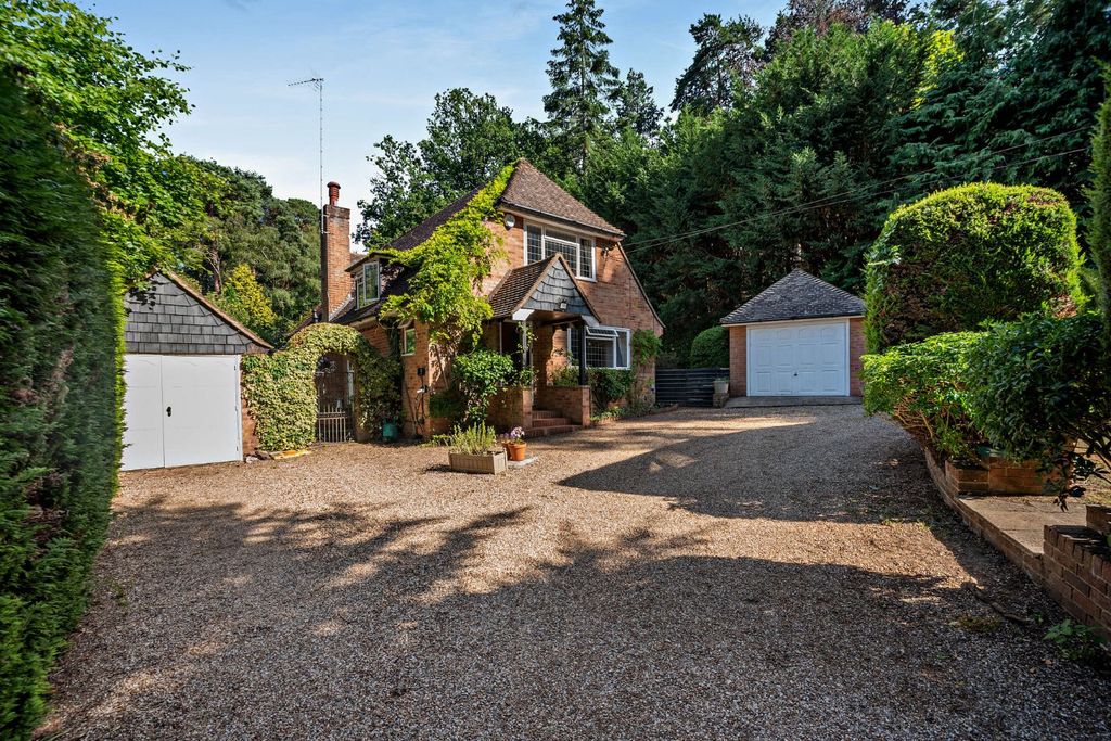 Property photo 1 of 12 Manor Cottage
