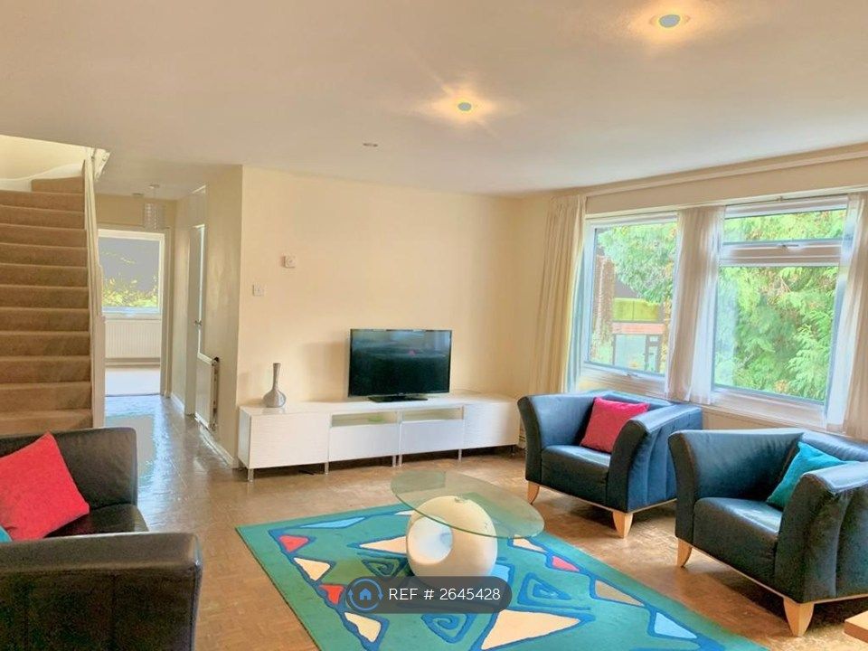 Property photo 2 of 24 Living Room