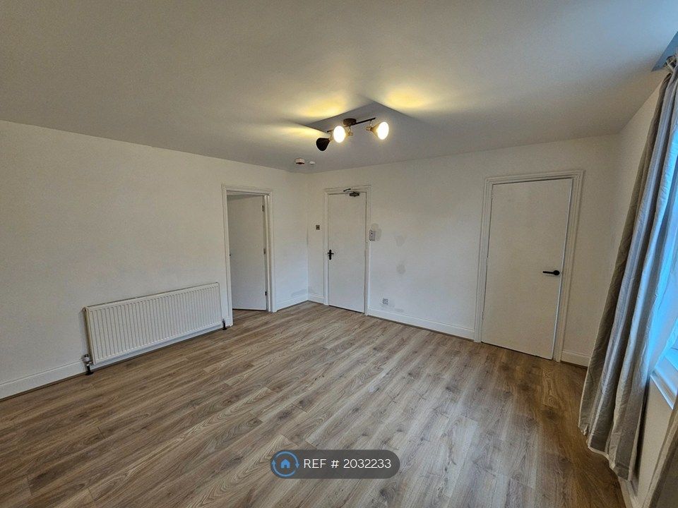 Property photo 3 of 6 Bedroom