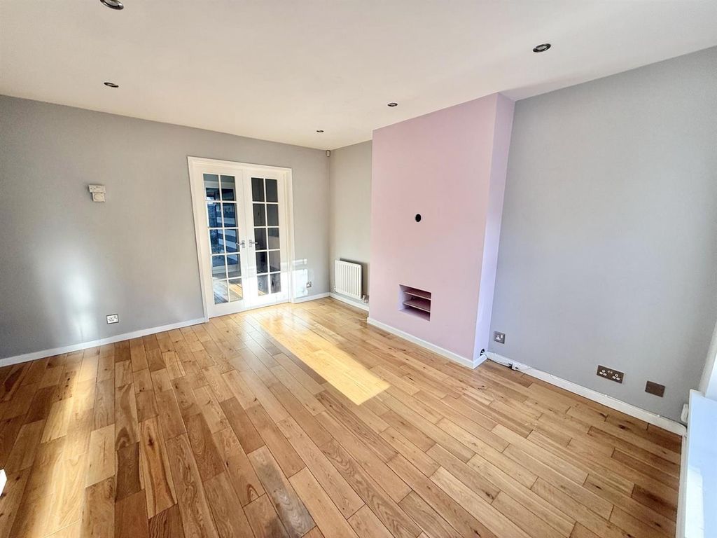 Property photo 2 of 17 790Adb10-410F-4E2E-82Cf-031c9376Dbfa.Jpeg