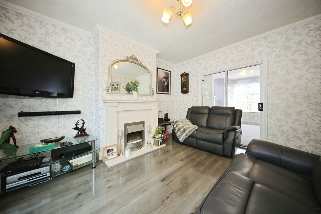 Property photo 3 of 17 Photo