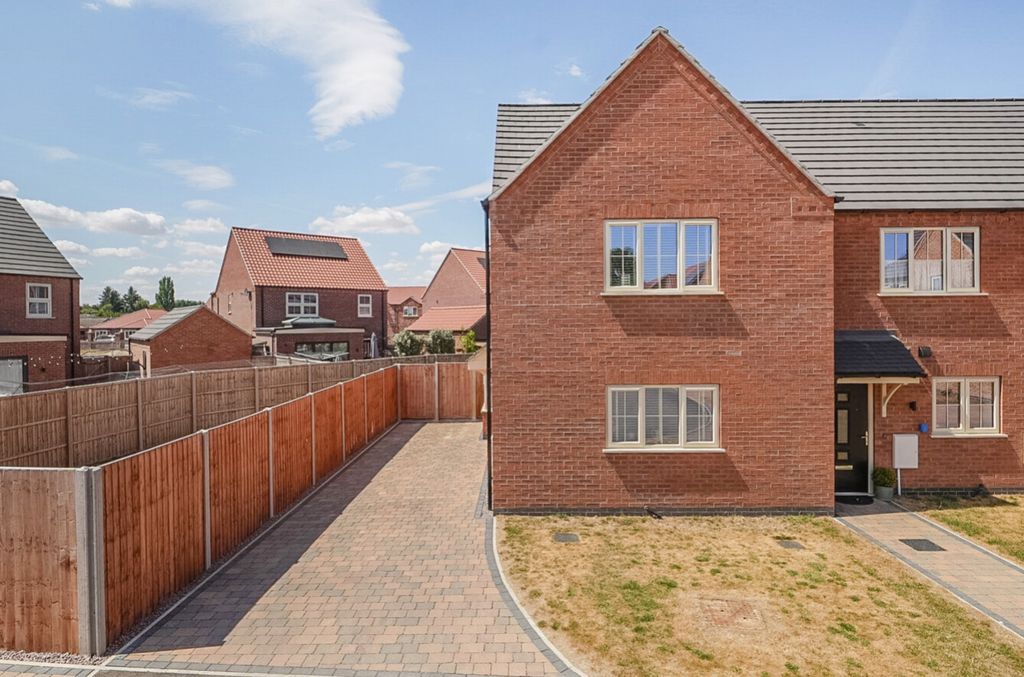 Property photo 1 of 28 1493956 (1)