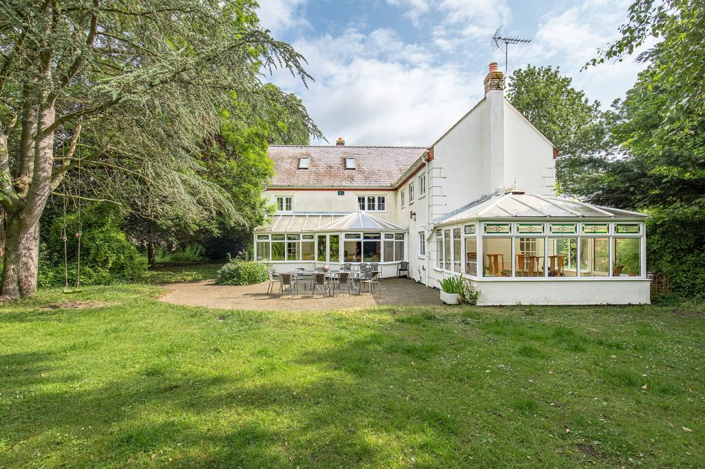 Property photo 3 of 18