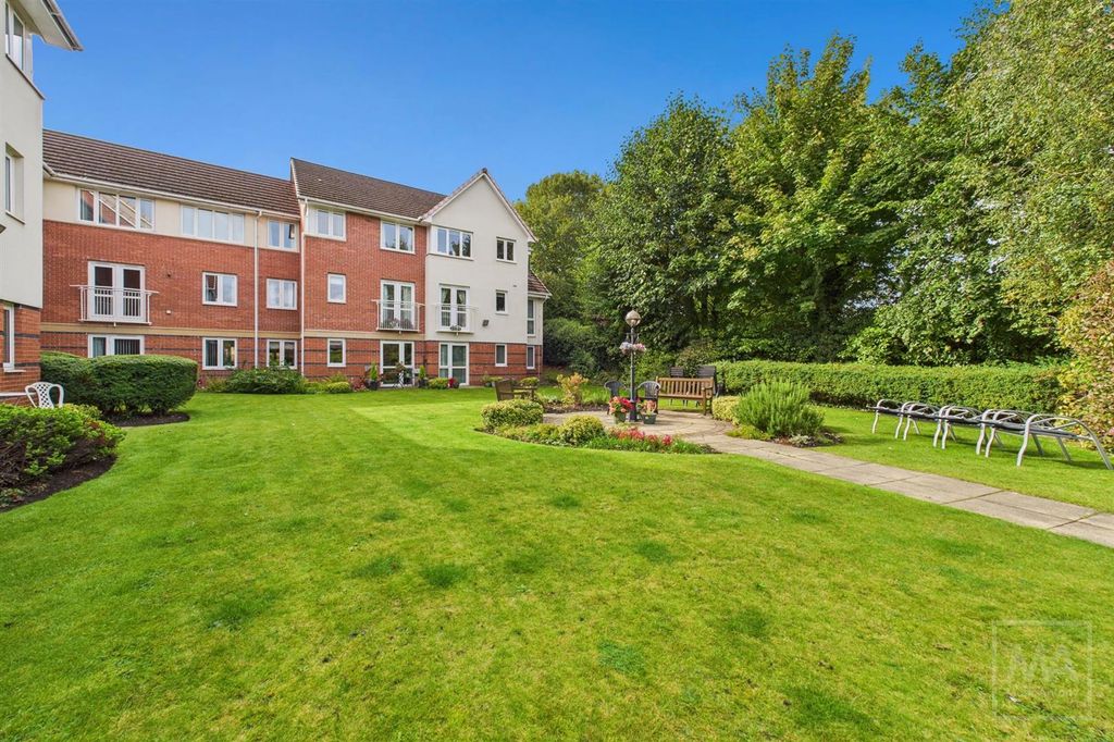 Property photo 3 of 13 Gardens