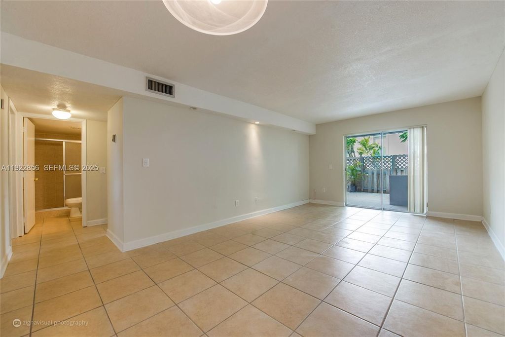 Property photo 3 of 11 <Alttext/>