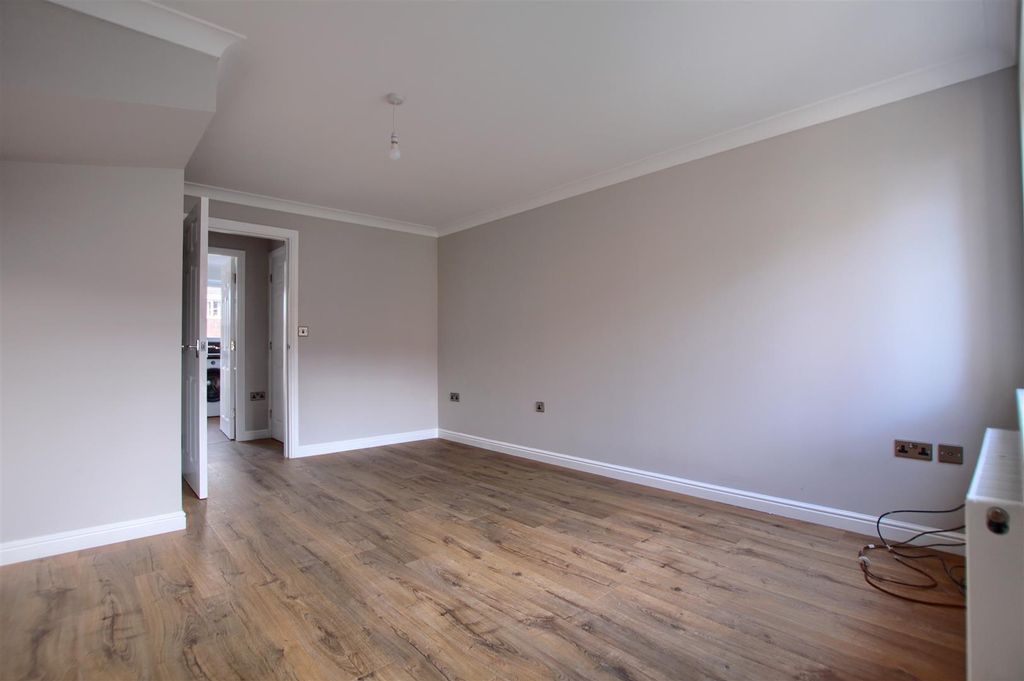 Property photo 2 of 8 Yt2.Jpg