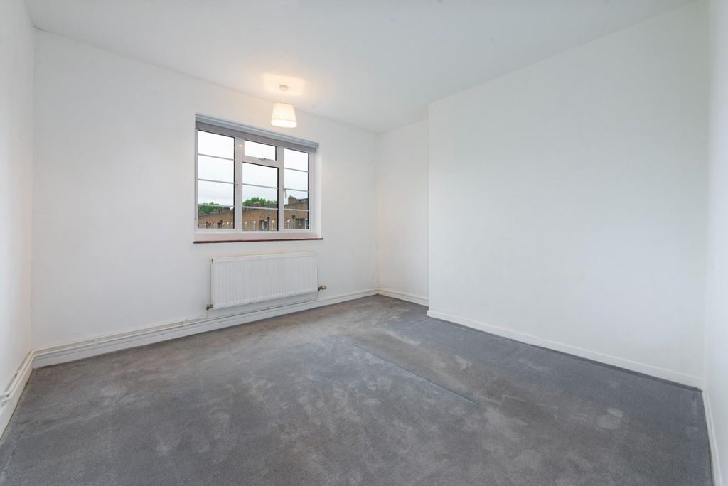 Property photo 3 of 8 Bedroom