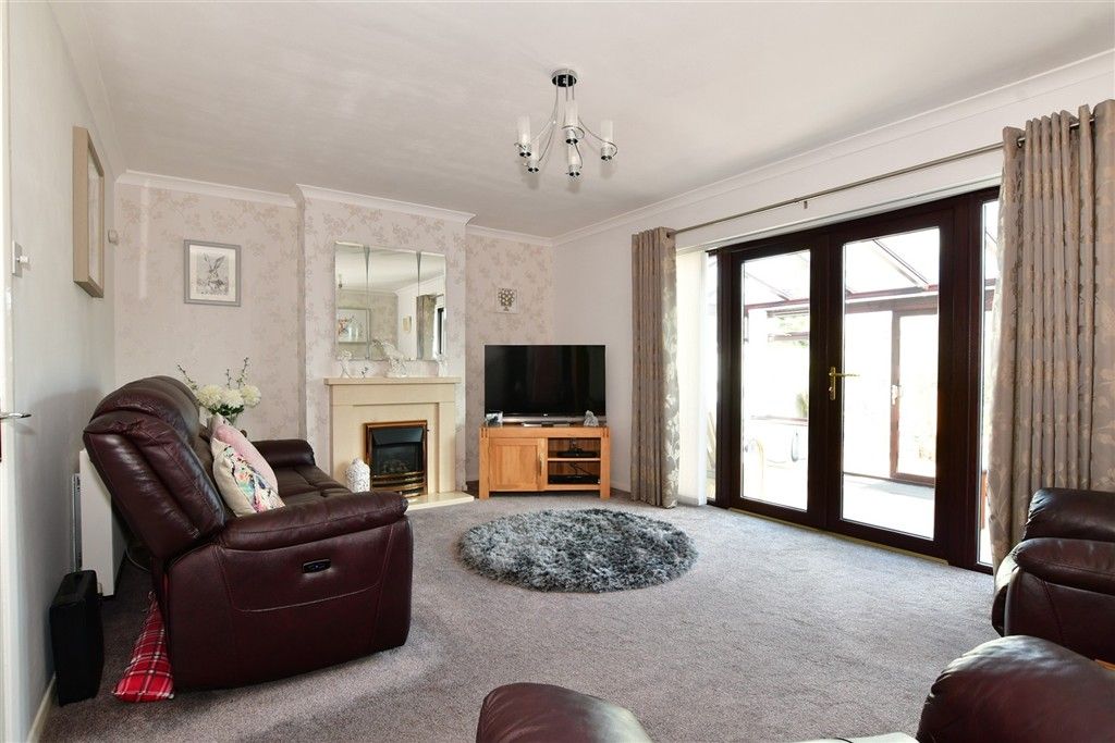 Property photo 3 of 8 Lounge