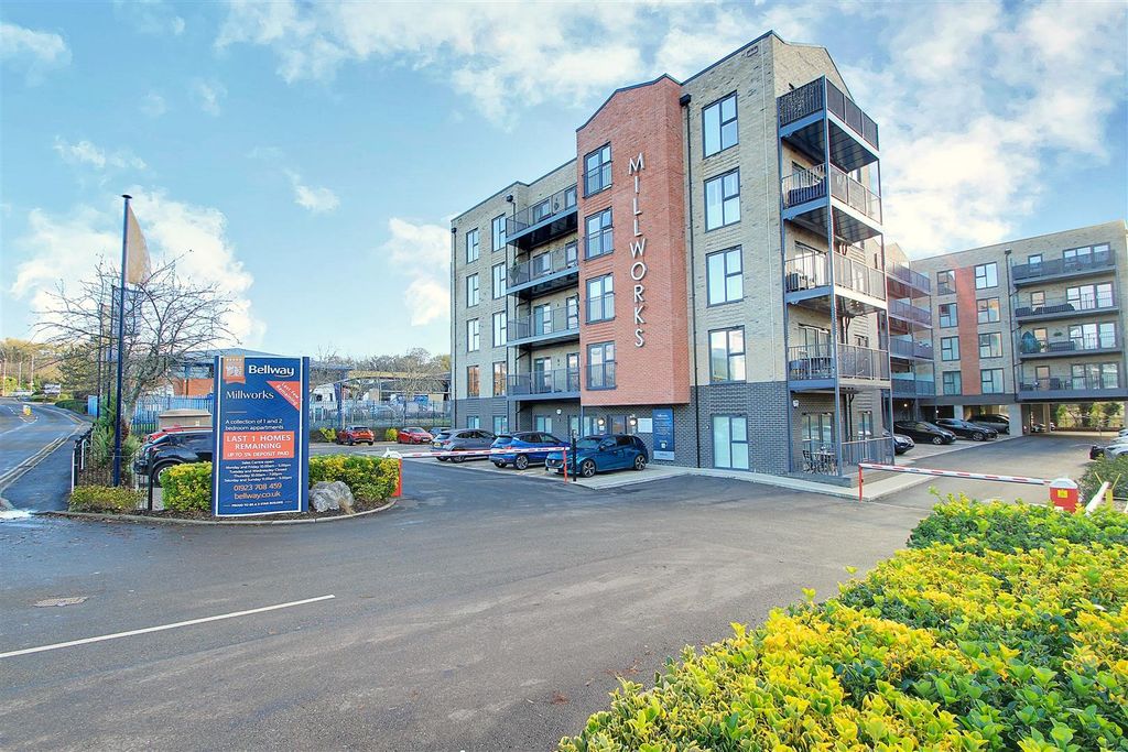 Property photo 1 of 21