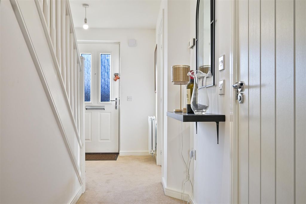 Property photo 2 of 21