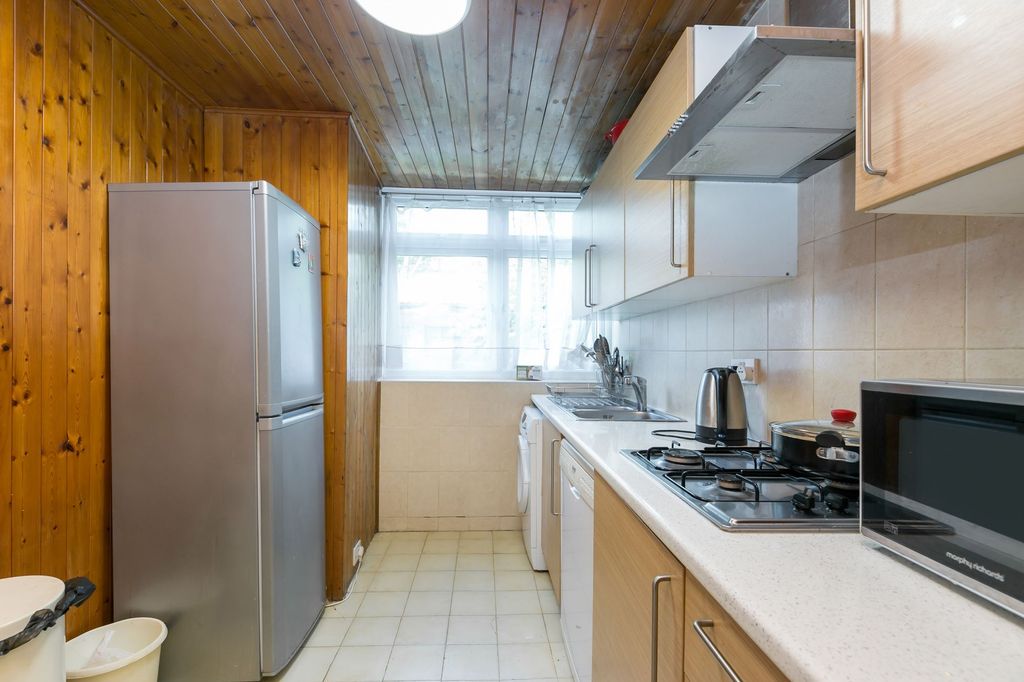 Property photo 3 of 6