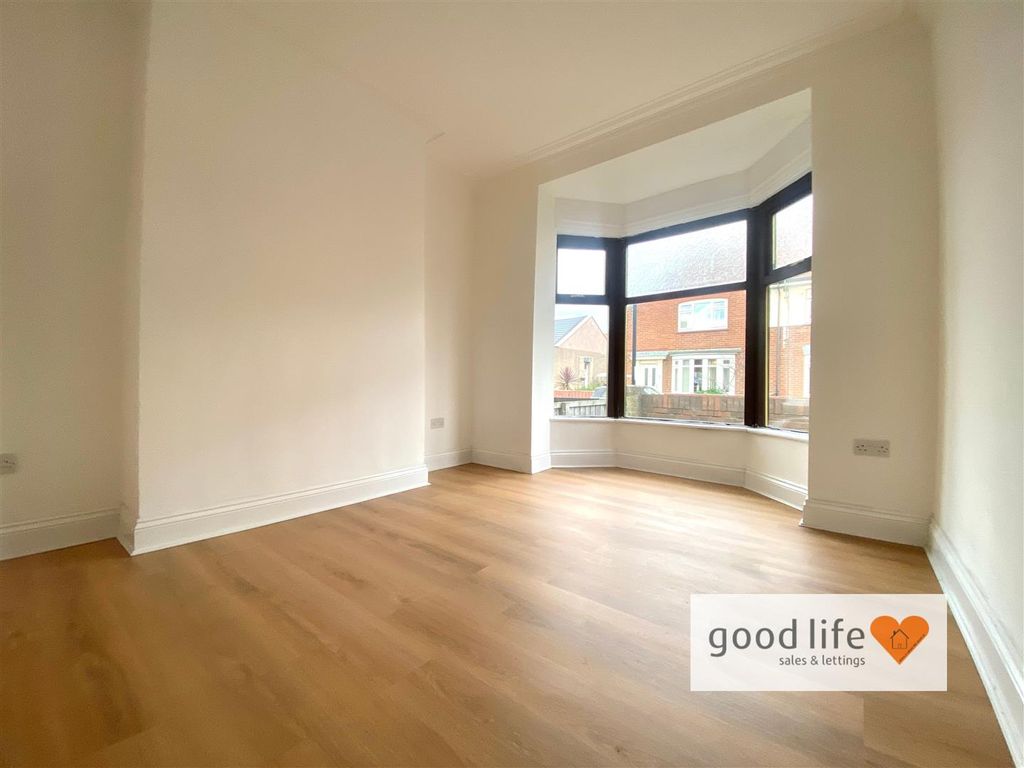 Property photo 2 of 12 20251127_143352525_Ios166Stleonard.Jpg