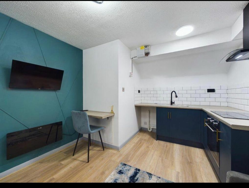 Property photo 3 of 6 Kitchen