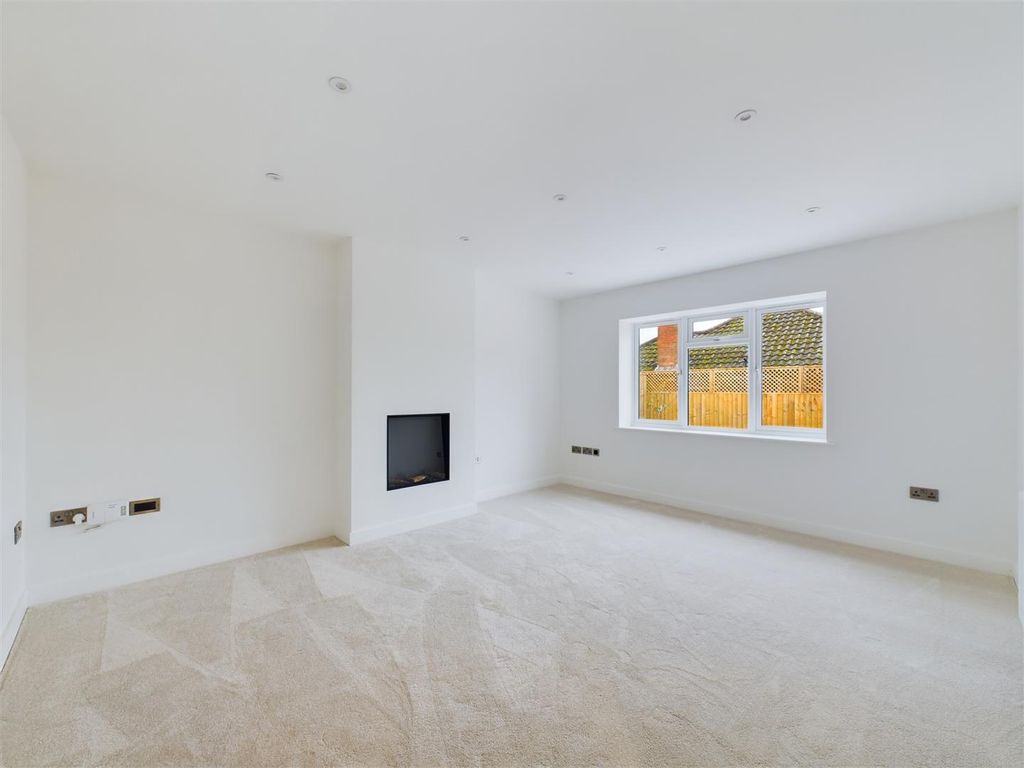 Property photo 2 of 21 Cam02541G0-Pr0312-Still003.Jpg