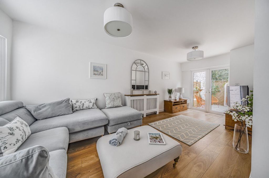 Property photo 2 of 16