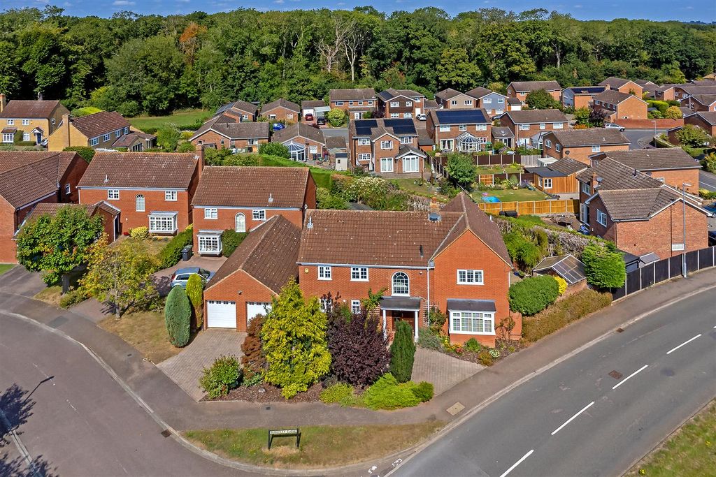 Property photo 1 of 28 18Burghleyclose-1.Jpg