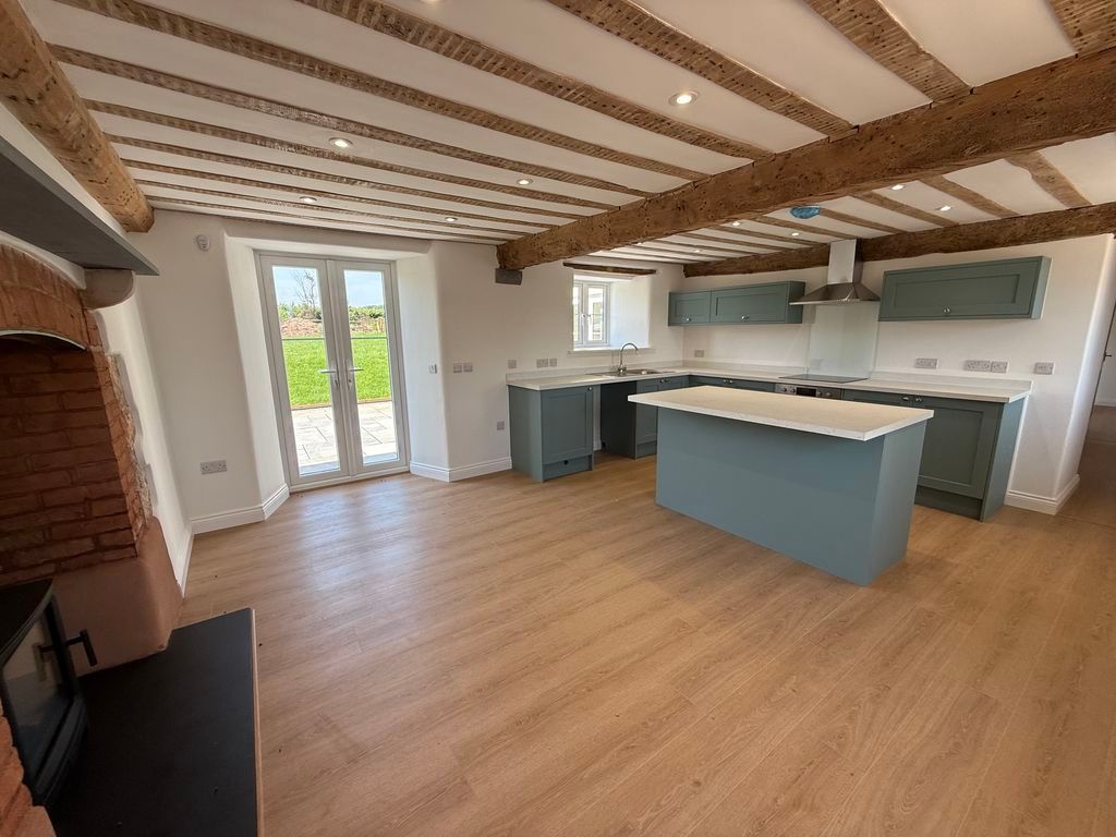Property photo 3 of 25 Kitchen/Diner