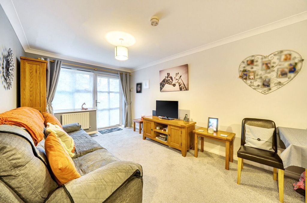 Property photo 3 of 10 1401395-7-696E444...