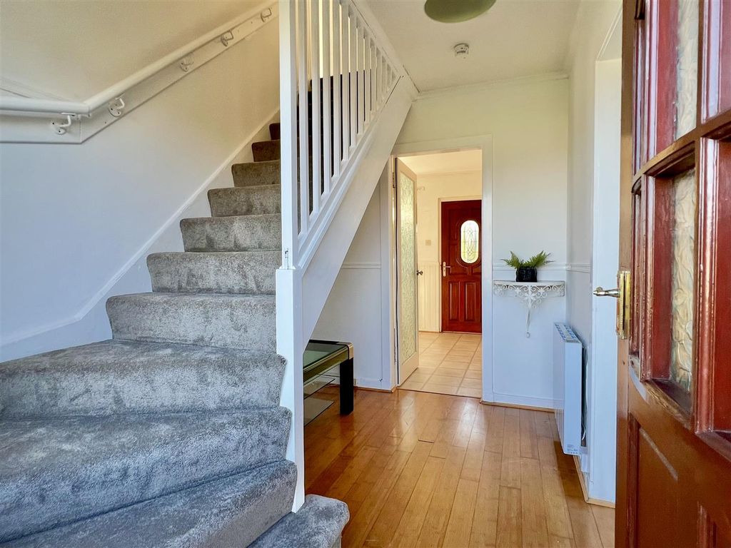 Property photo 3 of 19 Greenloanings, Kirkcaldy