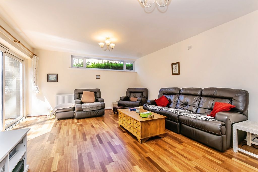 Property photo 3 of 27 Pbox-Img.Jpg
