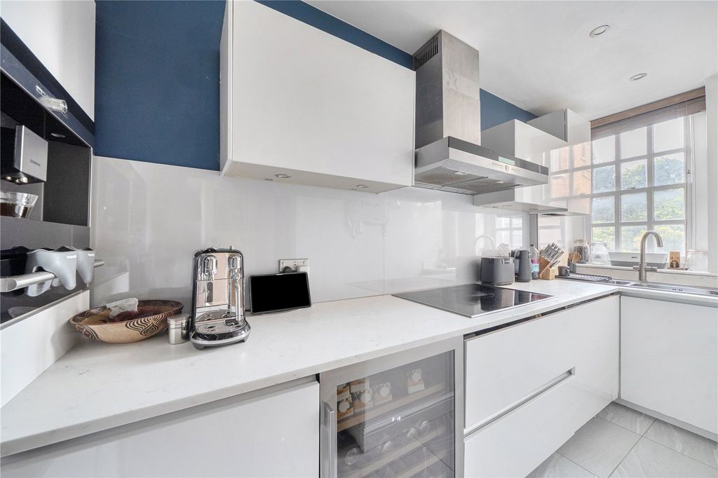 Property photo 3 of 19 Kitchen