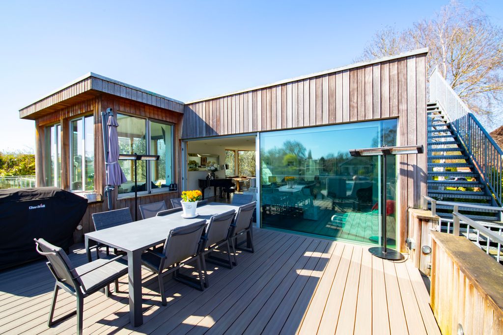 Property photo 2 of 35