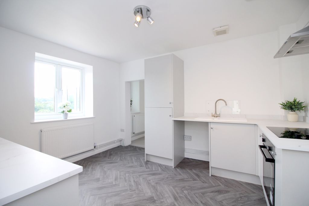 Property photo 3 of 20 Kitchen