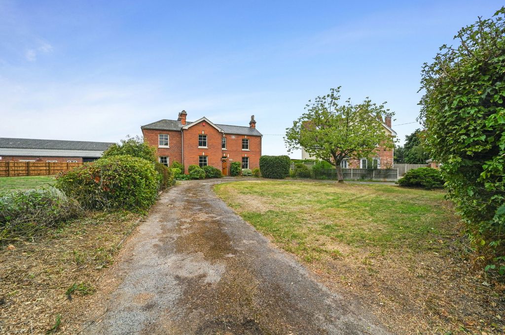 Property photo 2 of 33