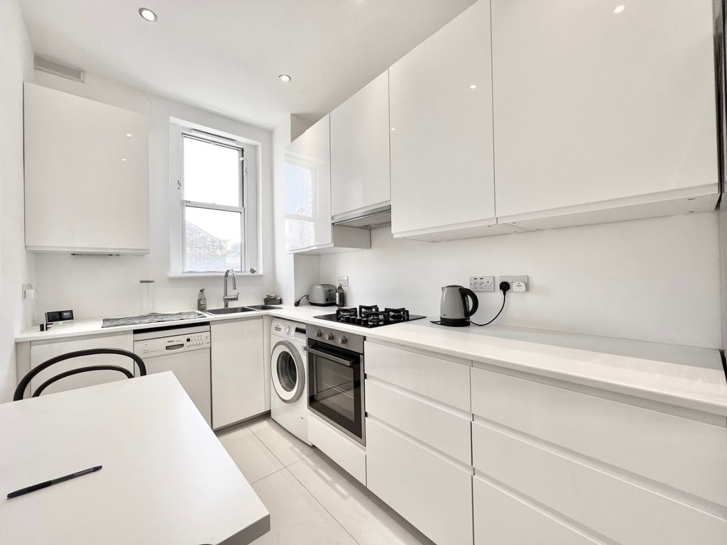 Property photo 1 of 13 1 Bed Flat To Rent