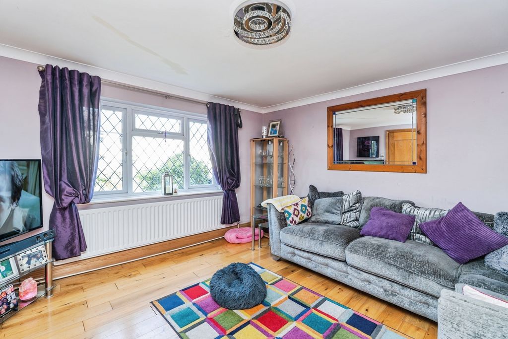 Property photo 2 of 17 Photo