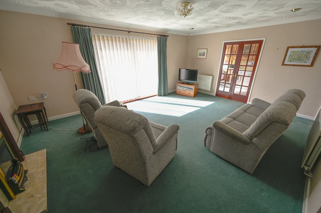 Property photo 2 of 22