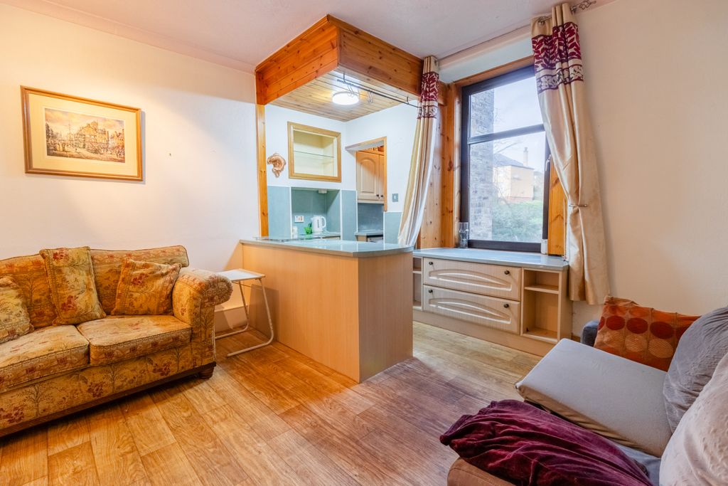 Property photo 2 of 12 Open-Plan Living Room/Kitchen