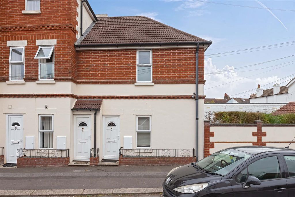 Property photo 1 of 10 Eton Road_14.Jpg