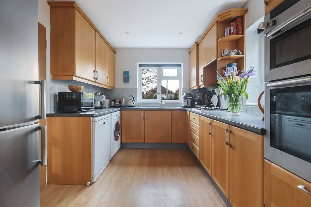 Property photo 3 of 17 Kitchen