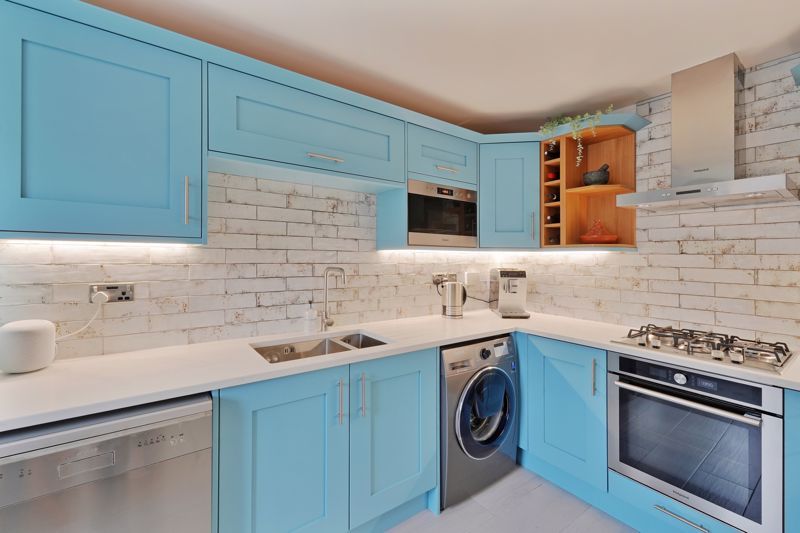 Property photo 3 of 27 Dining Kitchen