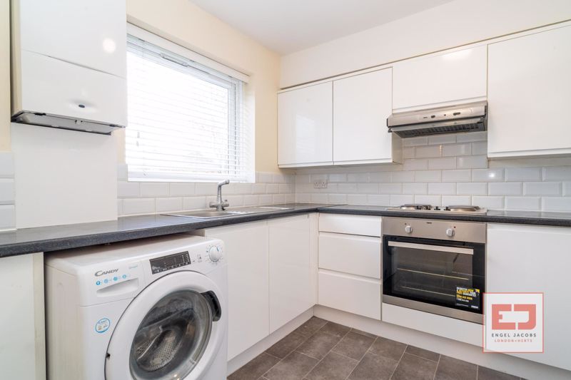 Property photo 3 of 7 Kitchen