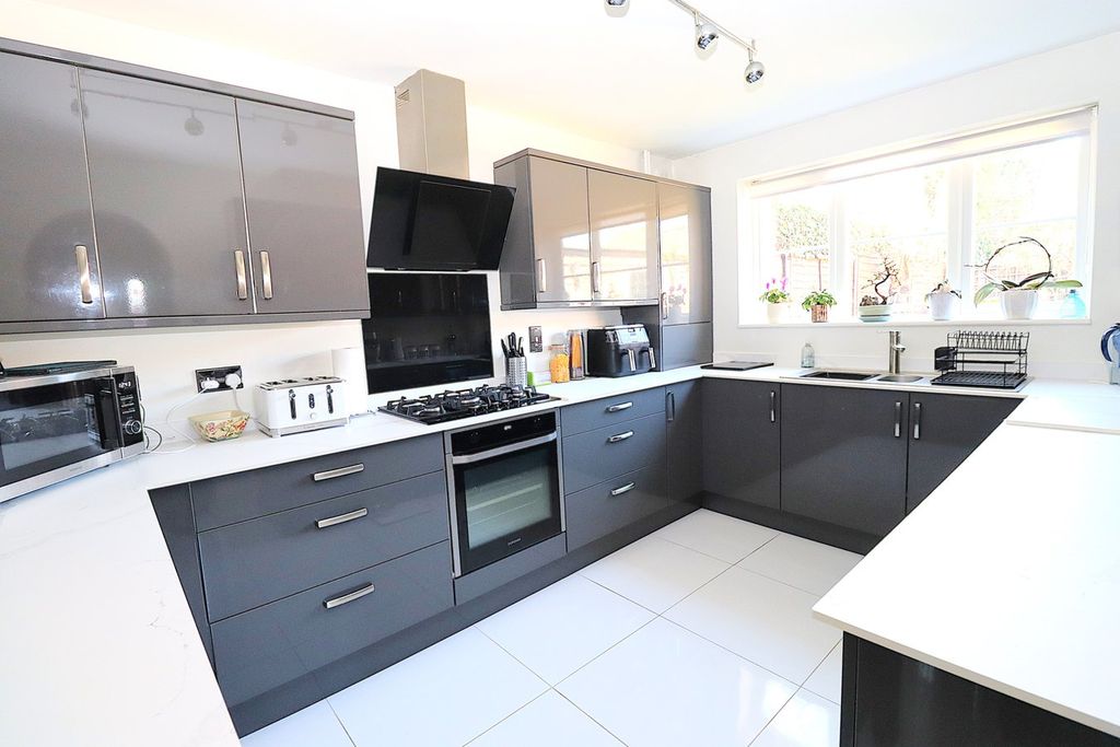 Property photo 2 of 22