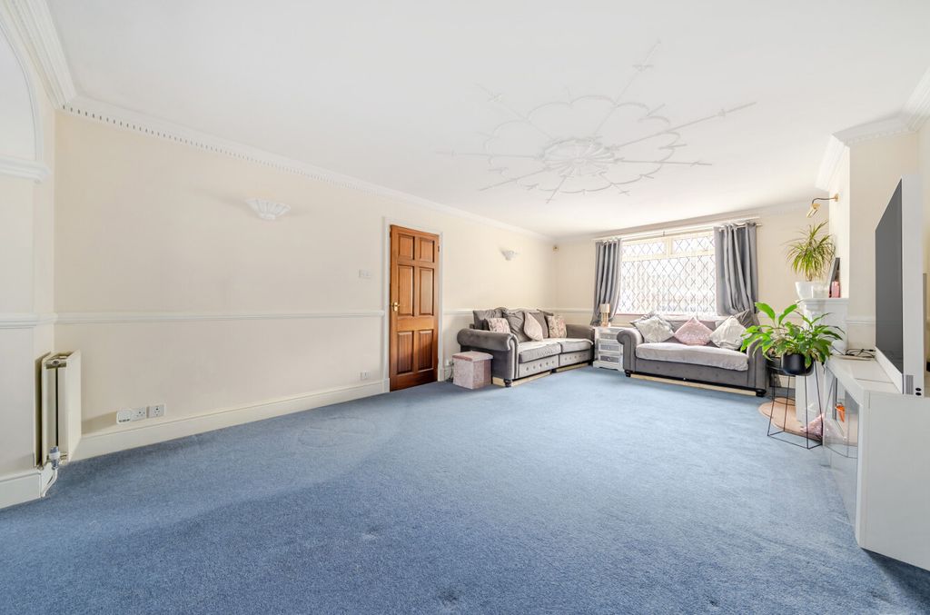 Property photo 2 of 20 Reception