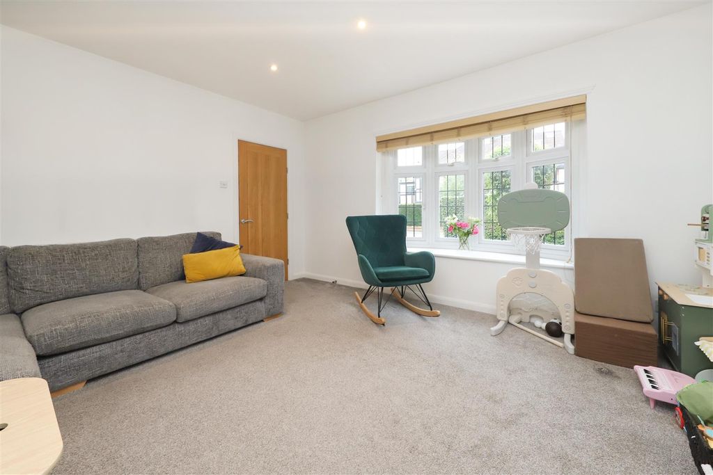 Property photo 3 of 15