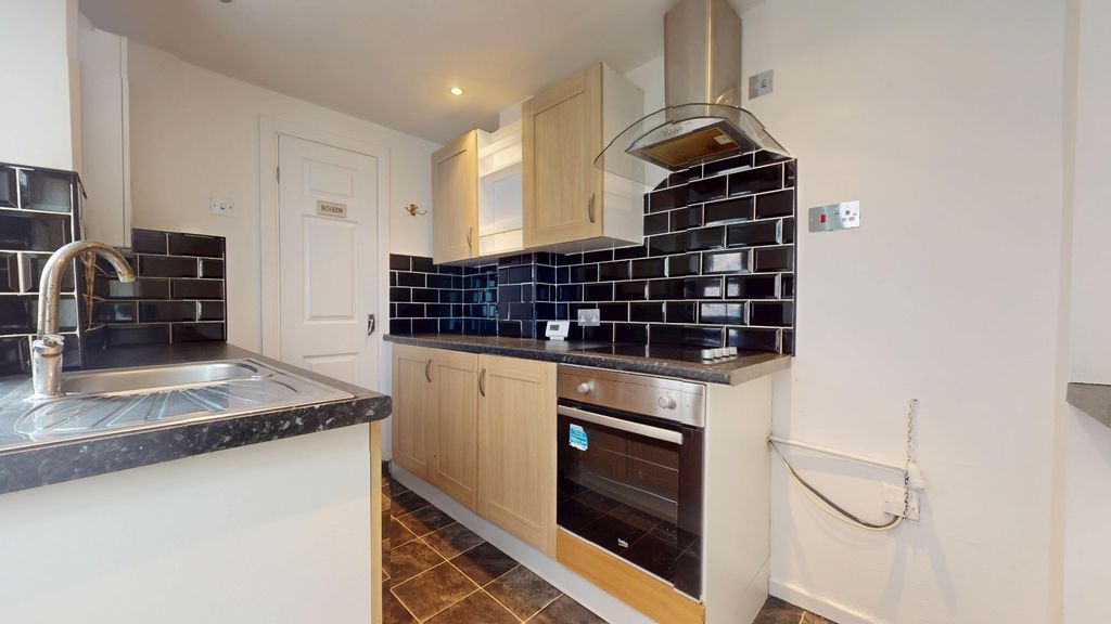 Property photo 2 of 20 4898863