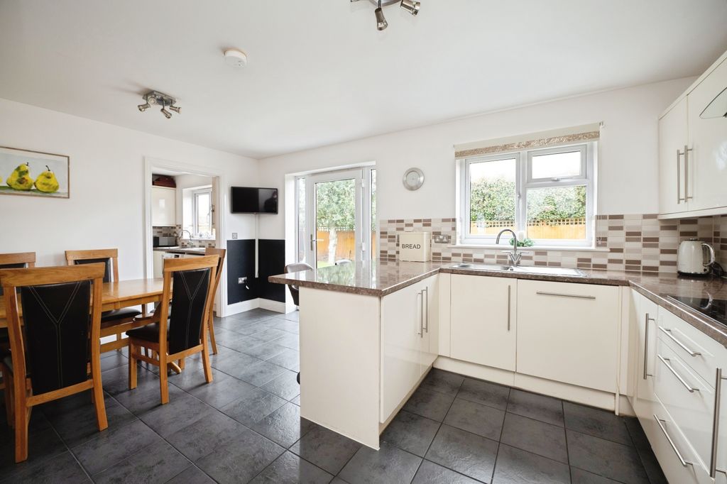 Additional image 6 of 3 bed detached house for saleSpinney Close, Rainham RM13