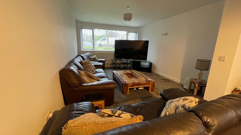 Property photo 2 of 13 Lounge