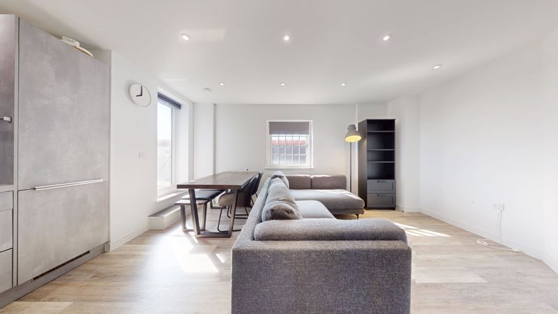 Property photo 1 of 8 Photo 5