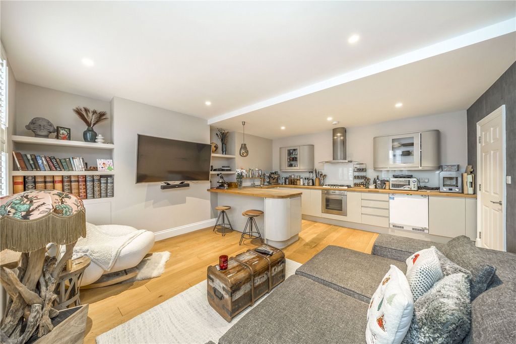 Property photo 2 of 6 Picture No. 11