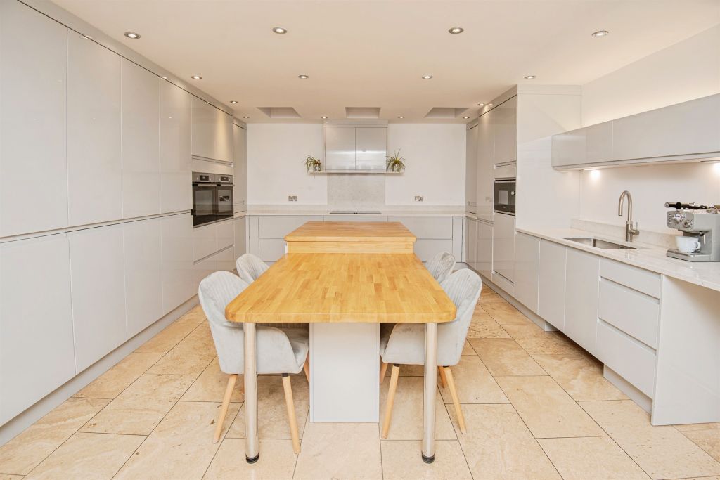 Property photo 3 of 25