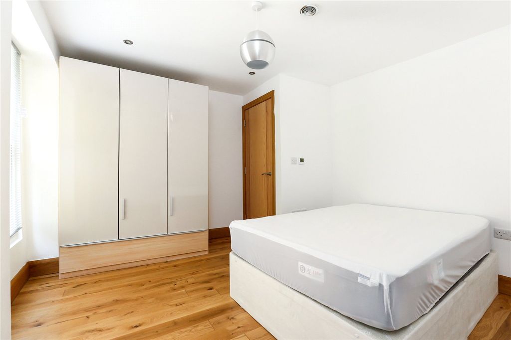 Property photo 3 of 6 Bedroom