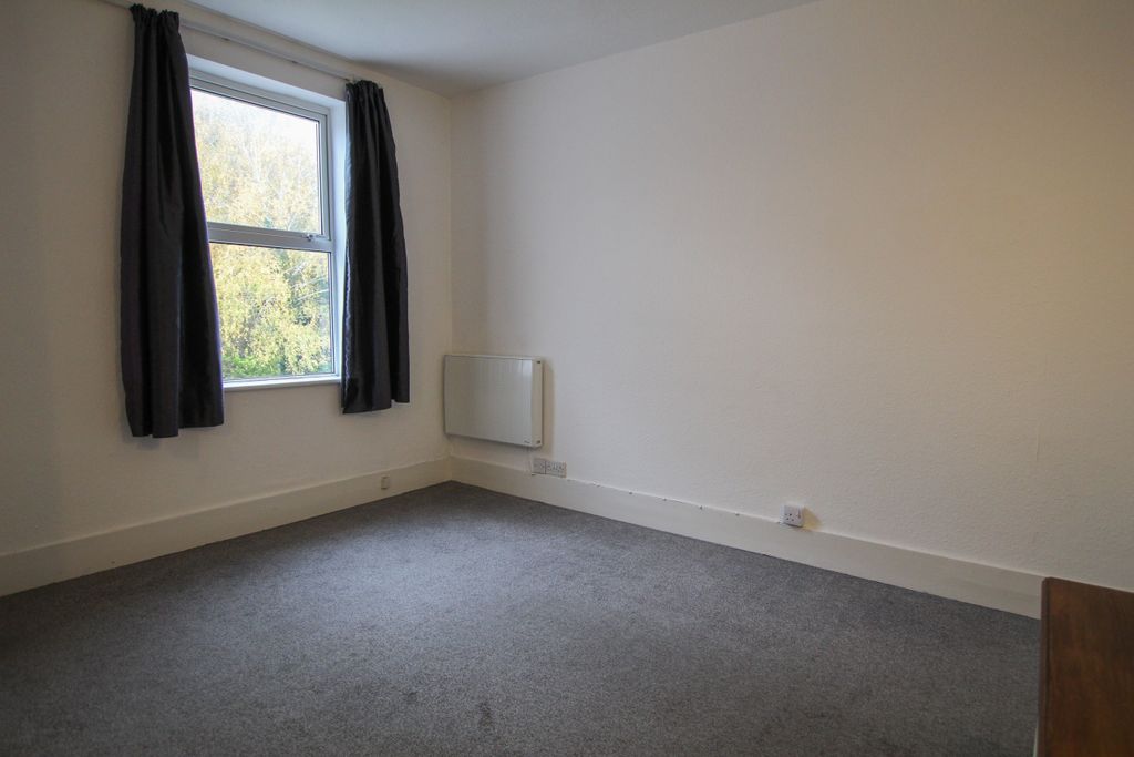 Property photo 3 of 10 Living Room