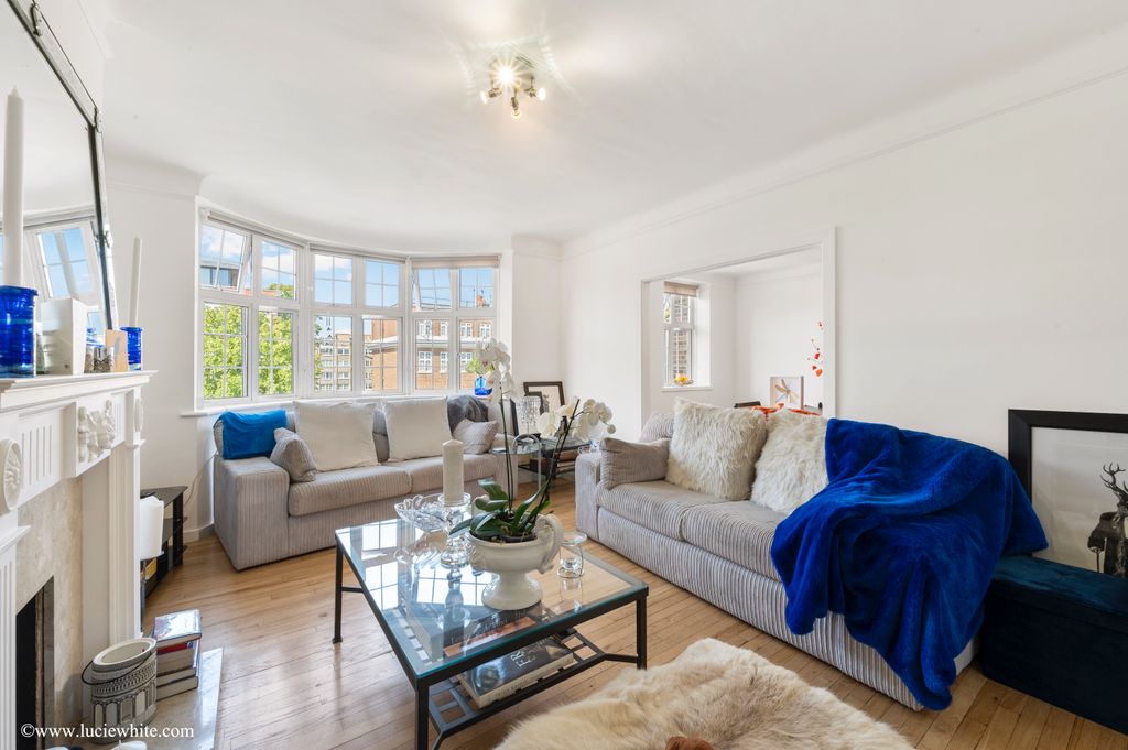 Property photo 2 of 11 Reception Room Alt