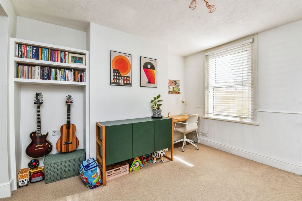 Property photo 3 of 17