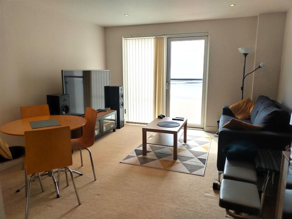 Property photo 2 of 7 Lounge.Jpg
